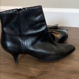 Black dress boot